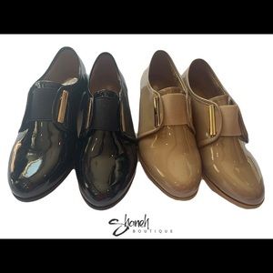 Vegan featherweight shoes in black and taupe